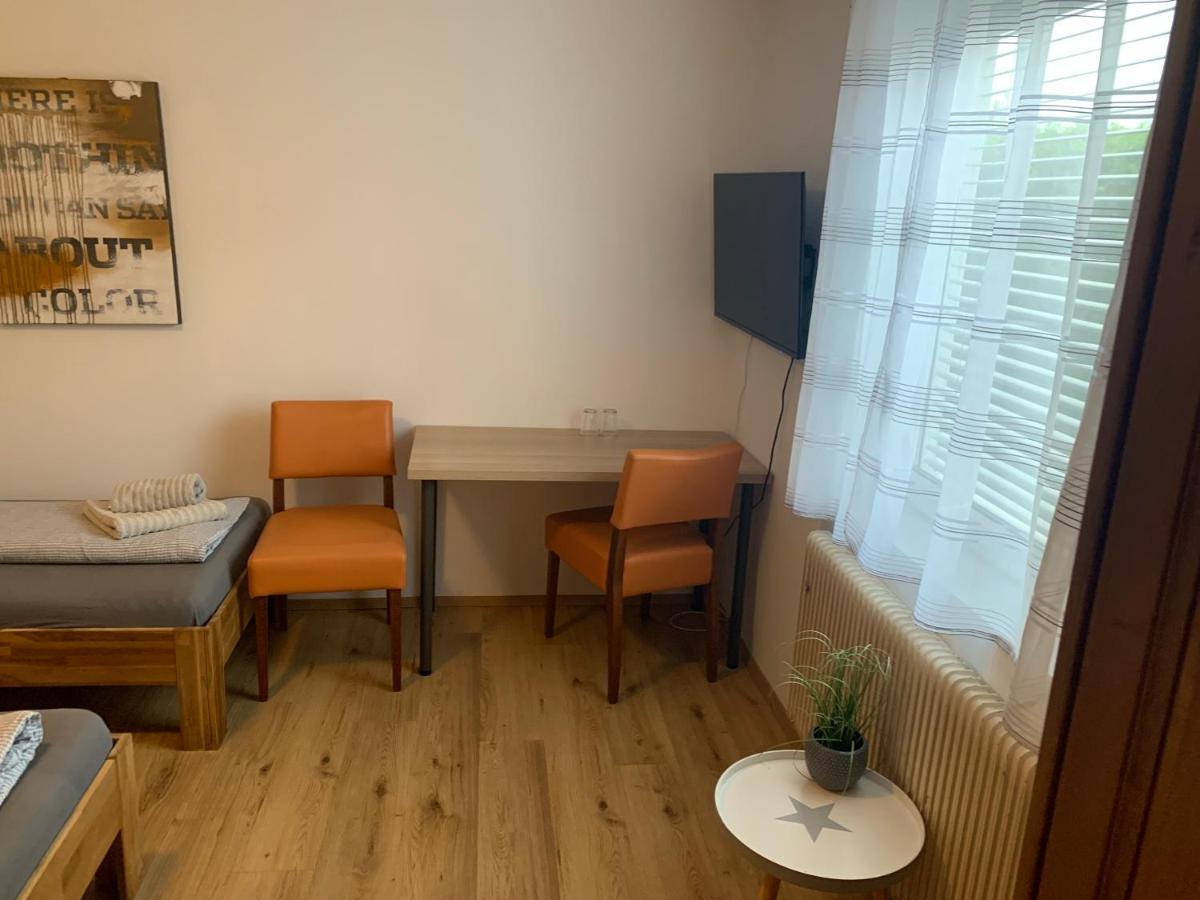 Roccos Raum Hotel Kapfenberg Bagian luar foto