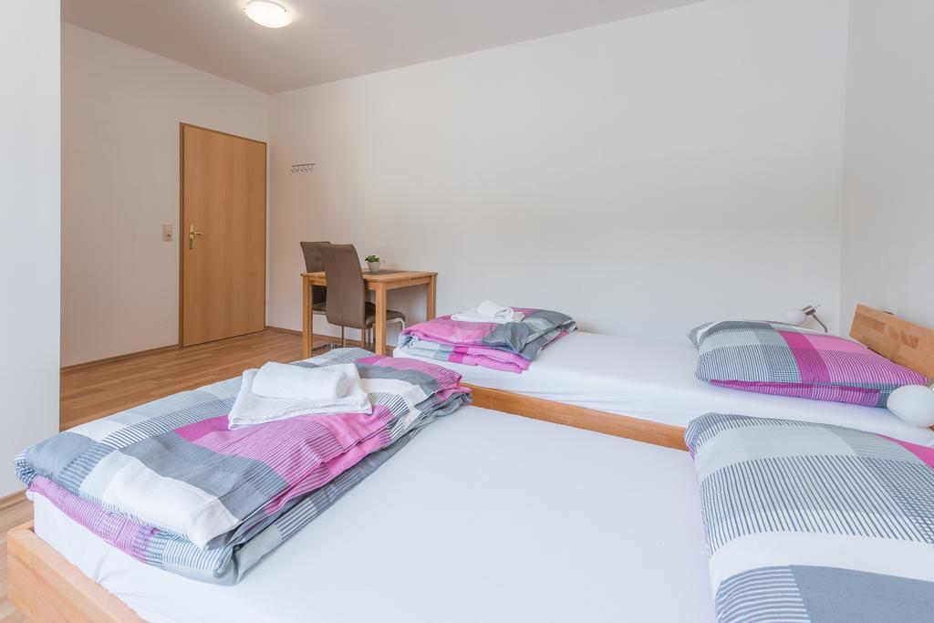 Roccos Raum Hotel Kapfenberg Bagian luar foto