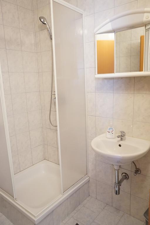 Roccos Raum Hotel Kapfenberg Bagian luar foto